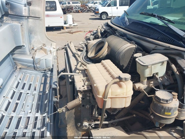 45146008 :رقم المزاد ، 1GBC4E1E13F508668 vin ، 2003 Chevrolet Cc4500 مزاد بيع