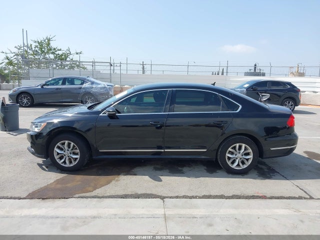 1VWAT7A37GC067696 Volkswagen Passat 1.8t S