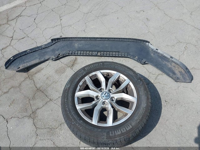 1VWAT7A37GC067696 Volkswagen Passat 1.8t S