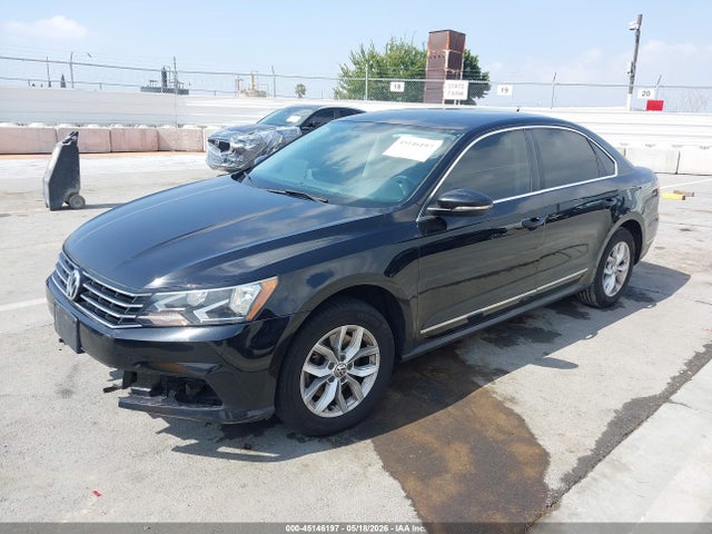 1VWAT7A37GC067696 Volkswagen Passat 1.8t S