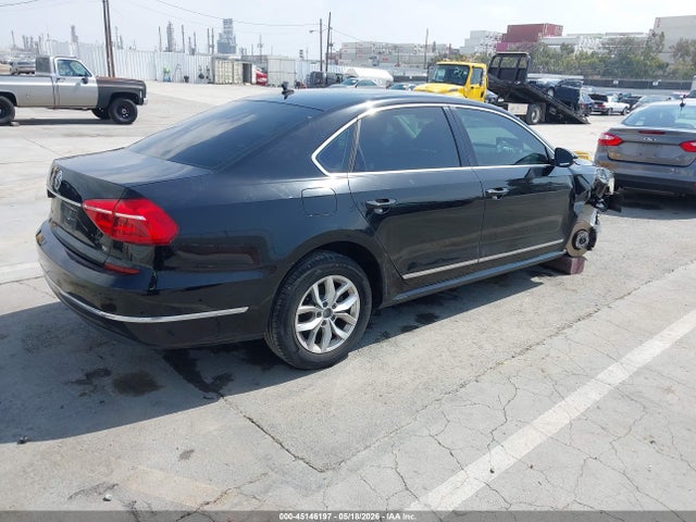 1VWAT7A37GC067696 Volkswagen Passat 1.8t S