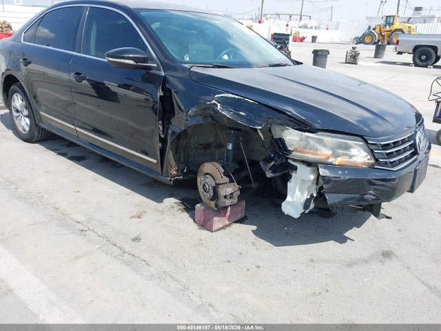 1VWAT7A37GC067696 Volkswagen Passat 1.8t S