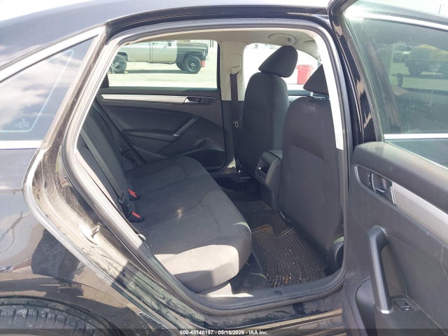 1VWAT7A37GC067696 Volkswagen Passat 1.8t S