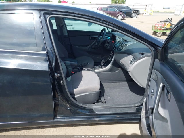 5NPDH4AE8FH617833 Hyundai ELANTRA SE