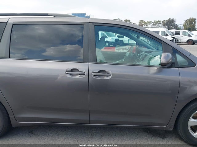 2013 Toyota Sienna Le V6 8 Passenger მანქანა იყიდება აუქციონზე, vin: 5TDKK3DC6DS405002, აუქციონის ნომერი: 45146454