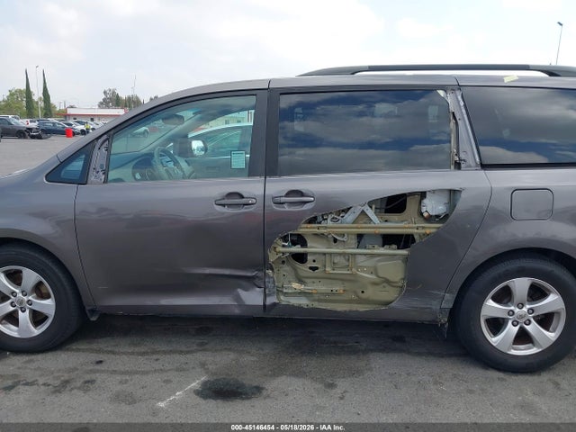 2013 Toyota Sienna Le V6 8 Passenger მანქანა იყიდება აუქციონზე, vin: 5TDKK3DC6DS405002, აუქციონის ნომერი: 45146454