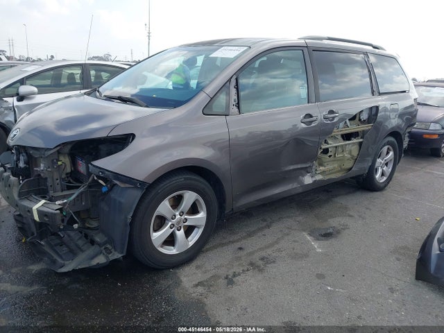 2013 Toyota Sienna Le V6 8 Passenger მანქანა იყიდება აუქციონზე, vin: 5TDKK3DC6DS405002, აუქციონის ნომერი: 45146454