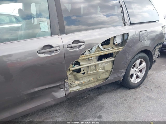 2013 Toyota Sienna Le V6 8 Passenger მანქანა იყიდება აუქციონზე, vin: 5TDKK3DC6DS405002, აუქციონის ნომერი: 45146454