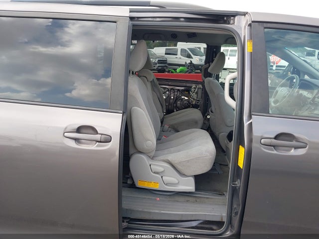2013 Toyota Sienna Le V6 8 Passenger მანქანა იყიდება აუქციონზე, vin: 5TDKK3DC6DS405002, აუქციონის ნომერი: 45146454