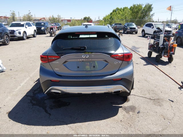 SJKCH5CR1JA056387 Infiniti Qx30 Premium