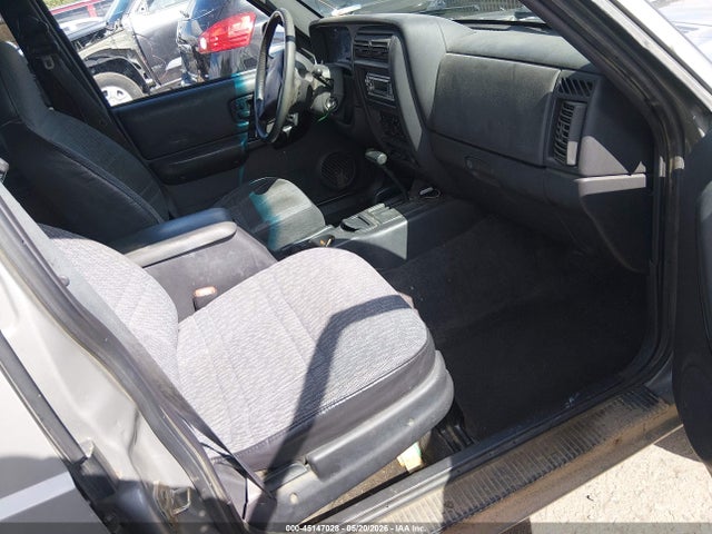 2000 Jeep Cherokee Sport მანქანა იყიდება აუქციონზე, vin: 1J4FF48S7YL187554, აუქციონის ნომერი: 45147028