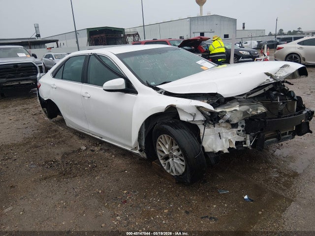 Toyota CAMRY LE 2016 4T4BF1FK5GR579223 Image 1