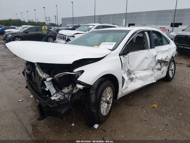 Toyota CAMRY LE 2016 4T4BF1FK5GR579223 Image 2