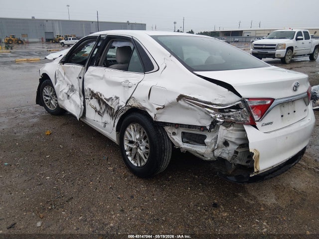 Toyota CAMRY LE 2016 4T4BF1FK5GR579223 Image 3