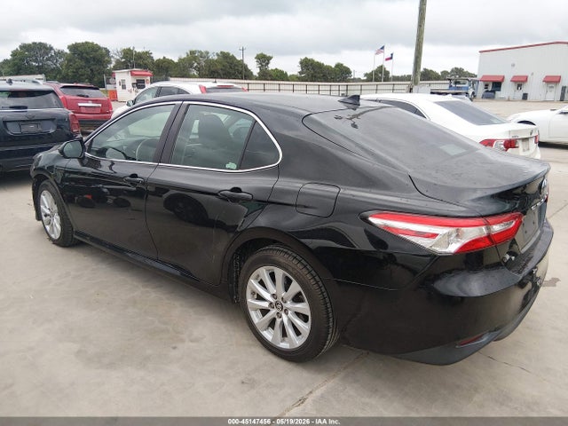 45147456 :رقم المزاد ، 4T1B11HK6KU233213 vin ، 2019 Toyota Camry Le مزاد بيع