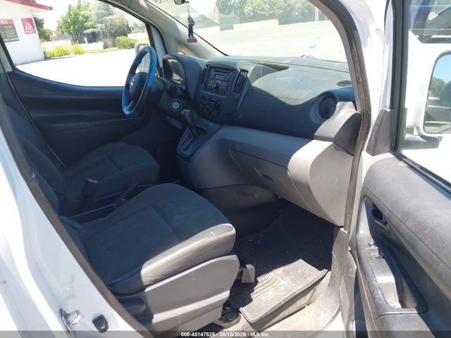 45147525 :رقم المزاد ، 3N6CM0KN0FK704451 vin ، 2015 Nissan Nv200 Sv مزاد بيع