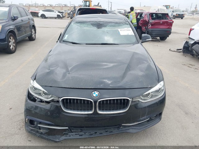 45147666 :رقم المزاد ، WBA8B9C54JAE21966 vin ، 2018 Bmw 330i مزاد بيع