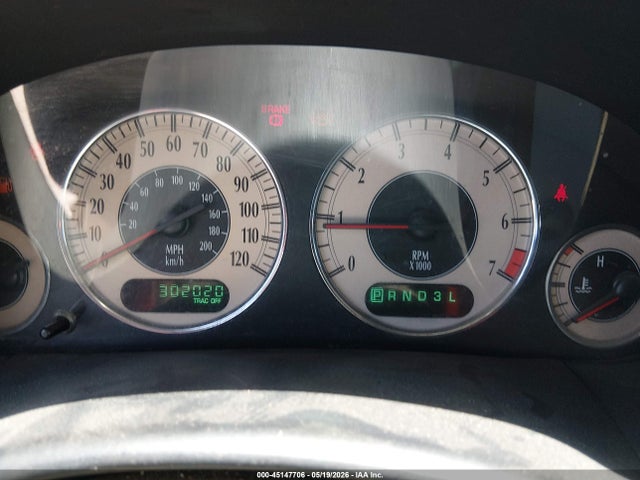 2001 Chrysler Town & Country Limited მანქანა იყიდება აუქციონზე, vin: 2C8GP64L11R175459, აუქციონის ნომერი: 45147706
