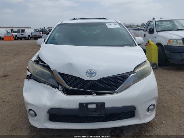 2016 Toyota Sienna Se 8 Passenger მანქანა იყიდება აუქციონზე, vin: 5TDXK3DC6GS746412, აუქციონის ნომერი: 45147842