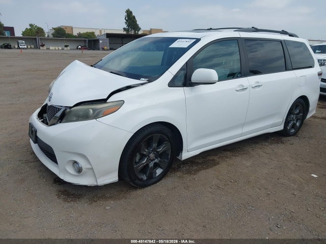 2016 Toyota Sienna Se 8 Passenger მანქანა იყიდება აუქციონზე, vin: 5TDXK3DC6GS746412, აუქციონის ნომერი: 45147842