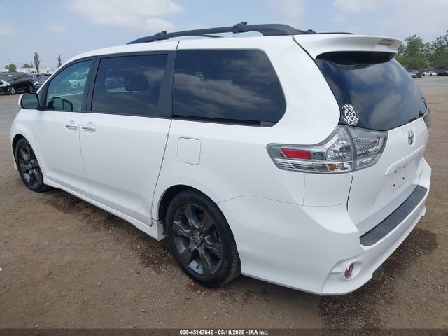 2016 Toyota Sienna Se 8 Passenger მანქანა იყიდება აუქციონზე, vin: 5TDXK3DC6GS746412, აუქციონის ნომერი: 45147842