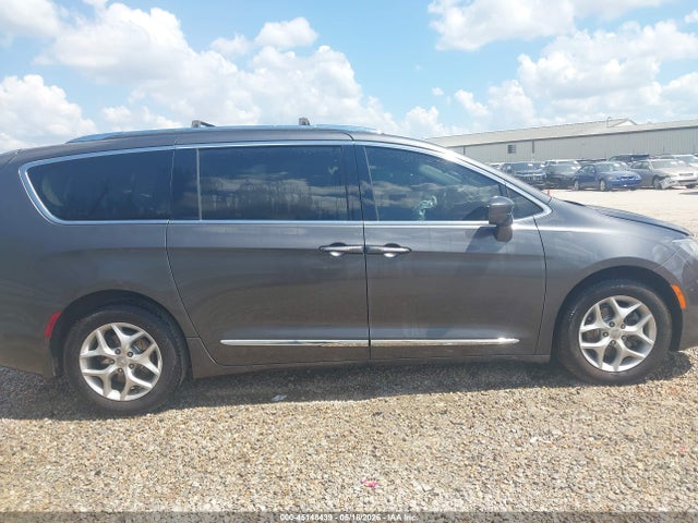 45148439 :رقم المزاد ، 2C4RC1EG6HR836889 vin ، 2017 Chrysler Pacifica Touring-l Plus مزاد بيع