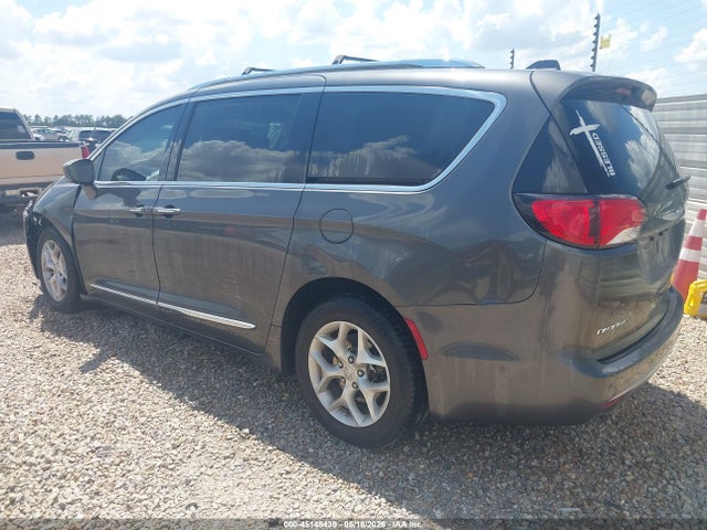 45148439 :رقم المزاد ، 2C4RC1EG6HR836889 vin ، 2017 Chrysler Pacifica Touring-l Plus مزاد بيع