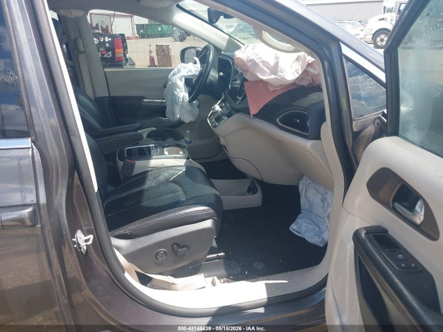 45148439 :رقم المزاد ، 2C4RC1EG6HR836889 vin ، 2017 Chrysler Pacifica Touring-l Plus مزاد بيع