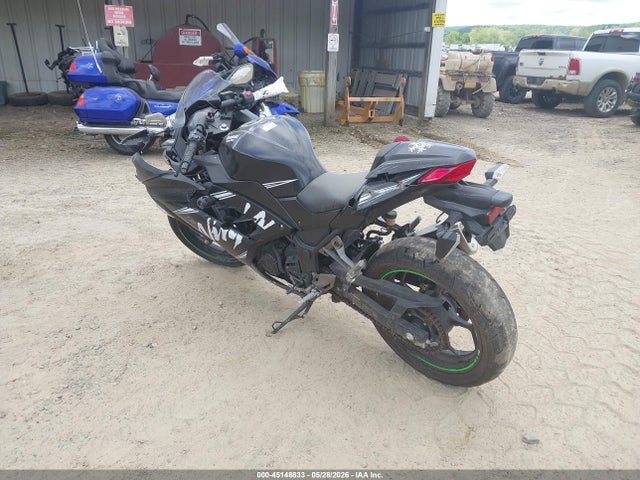2017 Kawasaki Ex300 B მანქანა იყიდება აუქციონზე, vin: JKAEX8B13HDA35686, აუქციონის ნომერი: 45148833