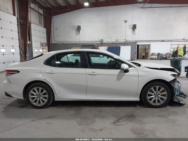 2018 Toyota Camry Le მანქანა იყიდება აუქციონზე, vin: 4T1B11HKXJU100324, აუქციონის ნომერი: 45148972