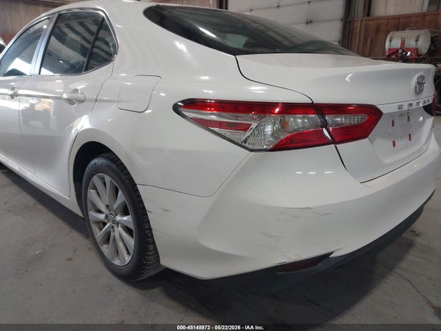 2018 Toyota Camry Le მანქანა იყიდება აუქციონზე, vin: 4T1B11HKXJU100324, აუქციონის ნომერი: 45148972