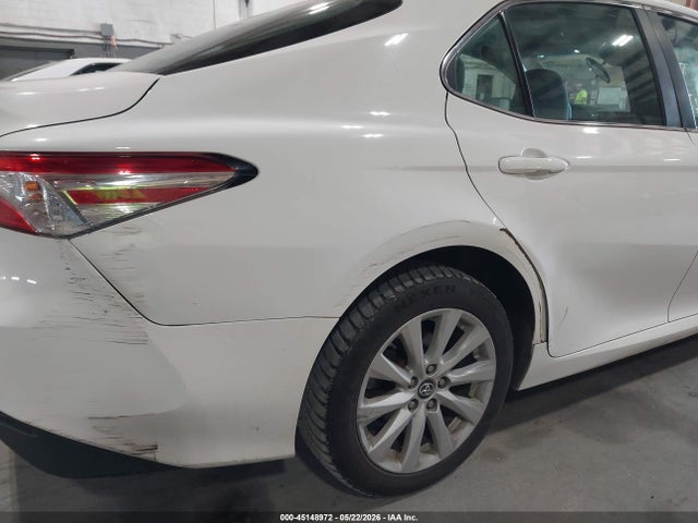 2018 Toyota Camry Le მანქანა იყიდება აუქციონზე, vin: 4T1B11HKXJU100324, აუქციონის ნომერი: 45148972