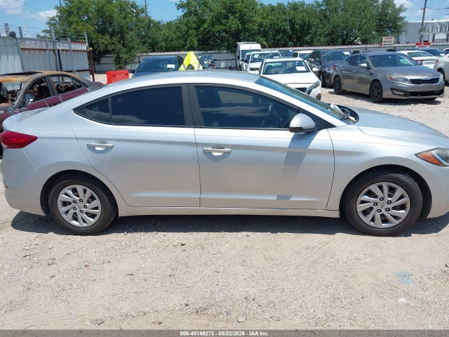 Hyundai ELANTRA SE 2018 5NPD74LF3JH260093 Image 12