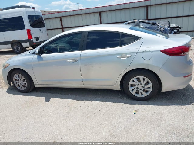 Hyundai ELANTRA SE 2018 5NPD74LF3JH260093 Image 13