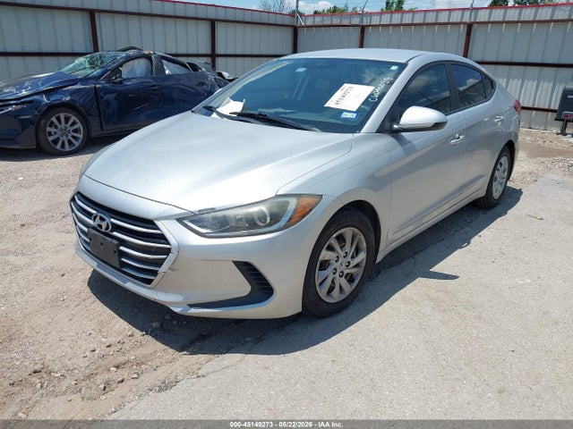 Hyundai ELANTRA SE 2018 5NPD74LF3JH260093 Image 2