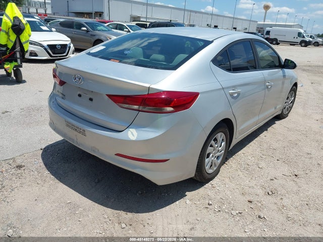 Hyundai ELANTRA SE 2018 5NPD74LF3JH260093 Image 4