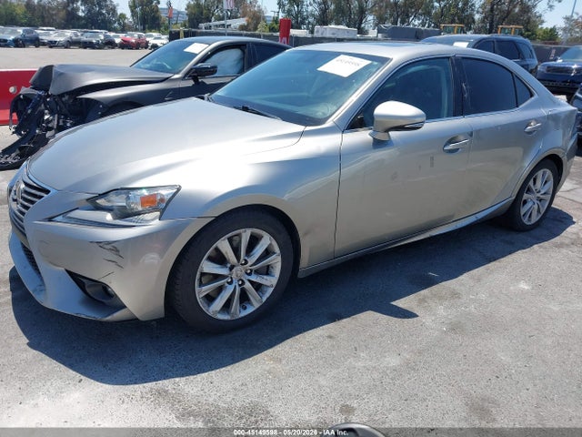 Lexus IS 200T 2016 JTHBA1D29G5030083 Image 2