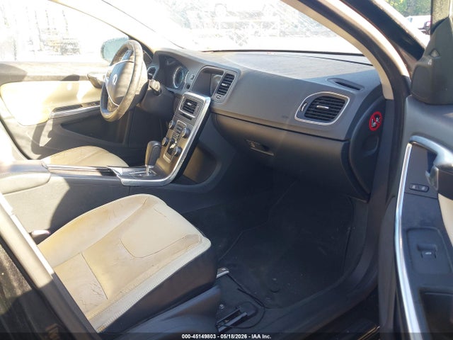 2011 Volvo S60 T6 მანქანა იყიდება აუქციონზე, vin: YV1902FH7B2011059, აუქციონის ნომერი: 45149803