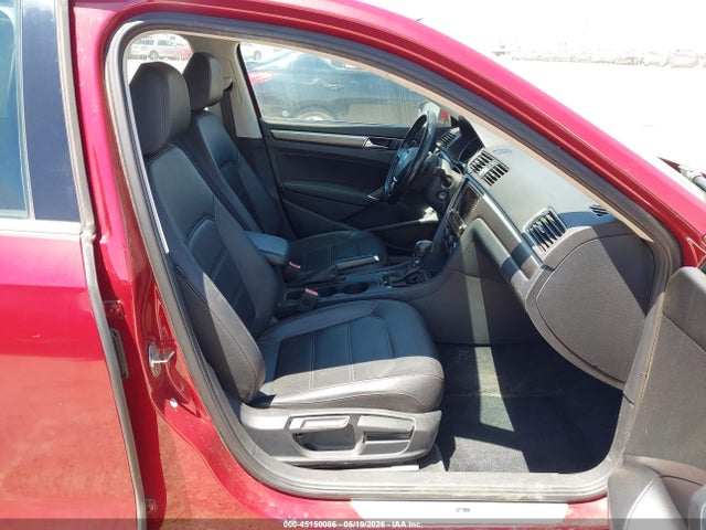 1VWDT7A32HC006416 Volkswagen Passat 1.8t R-line