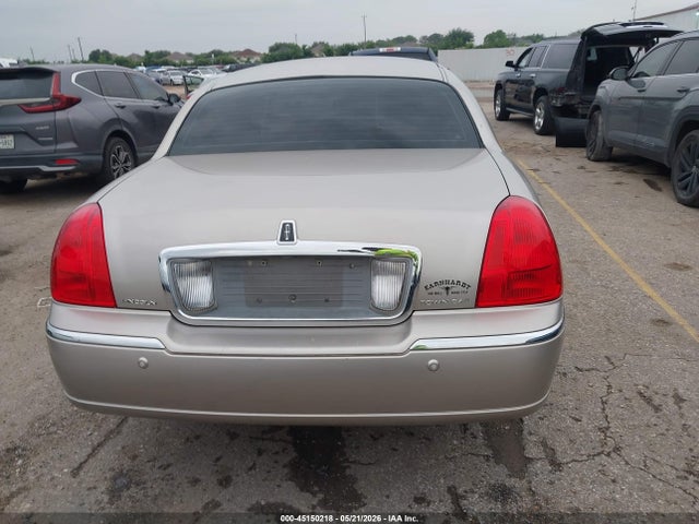 2003 Lincoln Town Car Executive მანქანა იყიდება აუქციონზე, vin: 1LNHM81W13Y673163, აუქციონის ნომერი: 45150218
