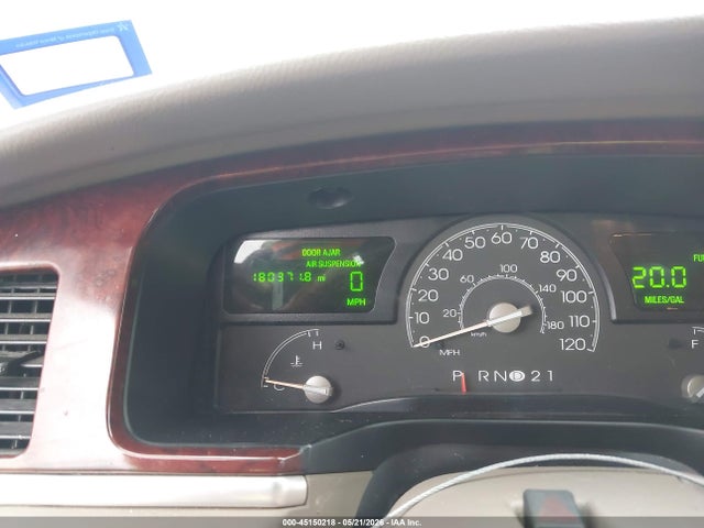 45150218 :رقم المزاد ، 1LNHM81W13Y673163 vin ، 2003 Lincoln Town Car Executive مزاد بيع