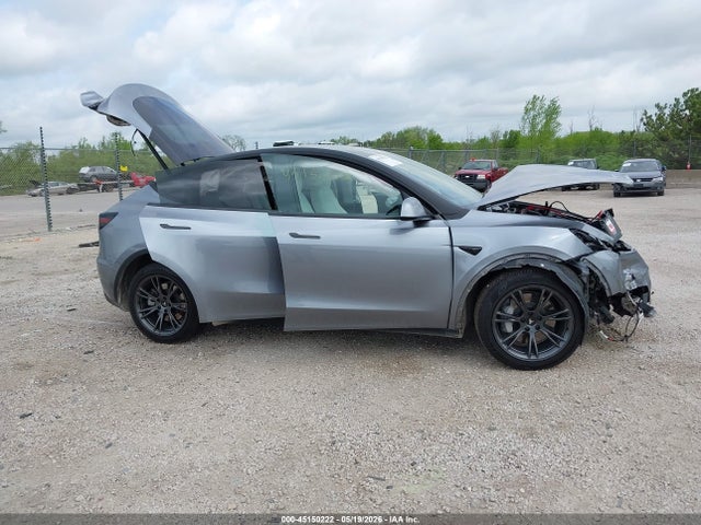 2024 Tesla Model Y Long Range Dual Motor All-wheel Drive მანქანა იყიდება აუქციონზე, vin: 7SAYGDEE7RA314074, აუქციონის ნომერი: 45150222