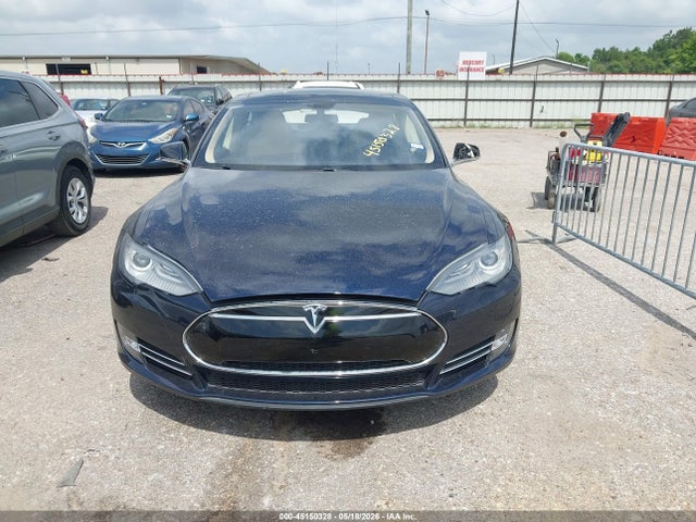 2014 Tesla Model S მანქანა იყიდება აუქციონზე, vin: 5YJSA1S12EFP48713, აუქციონის ნომერი: 45150328