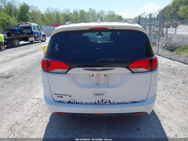 45150439 :رقم المزاد ، 2C4RC1BG3JR175543 vin ، 2018 Chrysler Pacifica Touring L مزاد بيع