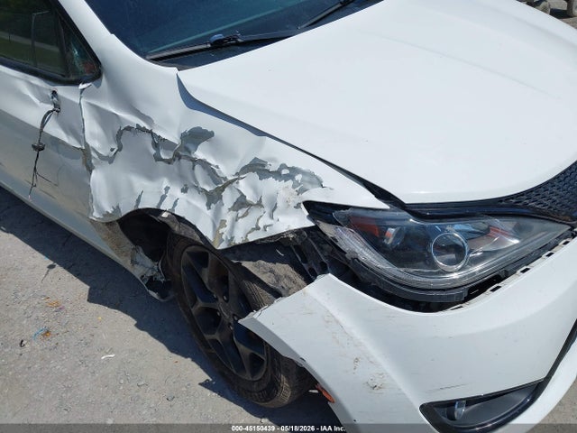 45150439 :رقم المزاد ، 2C4RC1BG3JR175543 vin ، 2018 Chrysler Pacifica Touring L مزاد بيع