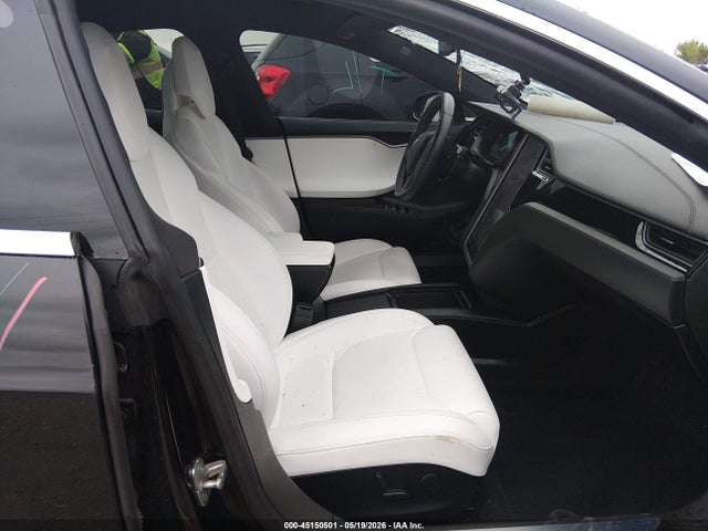 Продажа на аукционе авто 2018 Tesla Model S 100d/75d/p100d, vin: 5YJSA1E2XJF261323, номер лота: 45150501