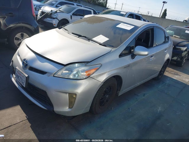 Toyota Prius Two 2015 JTDKN3DU6F1948995 Image 2