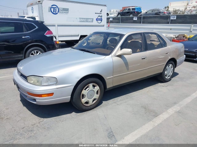 1994 Toyota Camry Le მანქანა იყიდება აუქციონზე, vin: 4T1GK12E5RU020947, აუქციონის ნომერი: 45151111