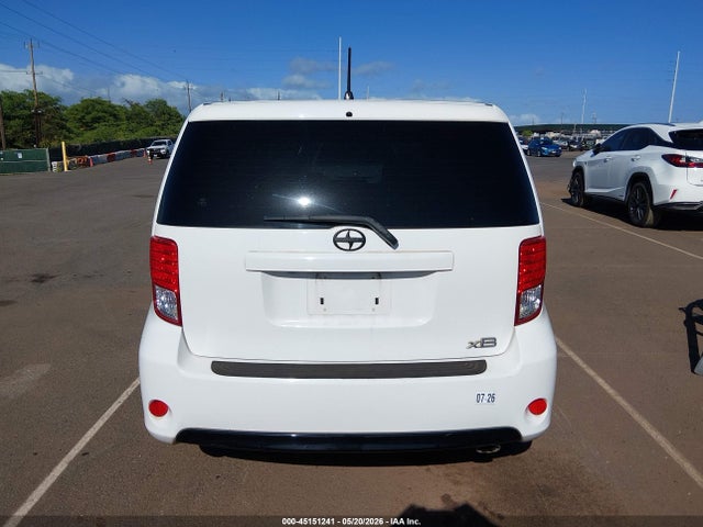 Scion Xb 686 Parklan Edition 2015 JTLZE4FE5FJ069633 Image 16