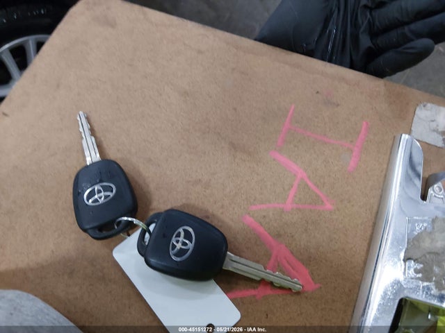 JTMBFREV9JJ255032 Toyota RAV4 LE